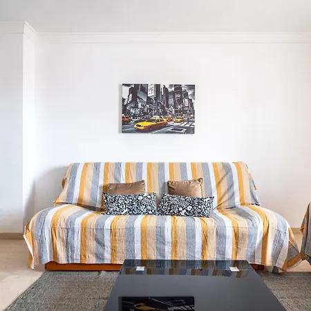 Apartamento En Barrio Tipico: Experiencia Local. Адехе